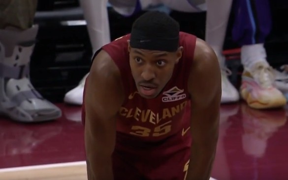 华体会官网-你还真别说！骑士双向汤姆林抢断反击加速 起三步滑翔单臂战斧！